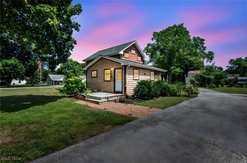 860 Park Rd, Painesville, OH, 44077-5051 | Card Image