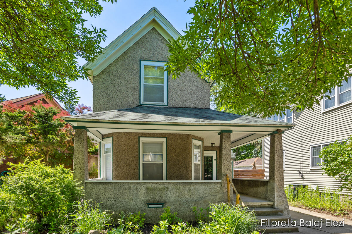Lake Dr, Grand Rapids, MI 49503