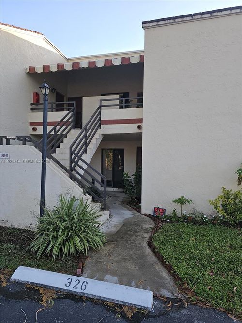 apt-8-20160 Ne 3rd Ct, Miami, FL, 33179-2968 | Card Image
