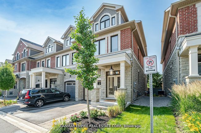 31 Hiawatha Crt, House attached with 3 bedrooms, 4 bathrooms and 2 parking in Vaughan ON | Image 5