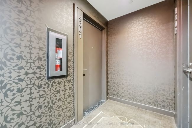 4301 - 197 Yonge St, Condo with 1 bedrooms, 1 bathrooms and null parking in Toronto ON | Image 5