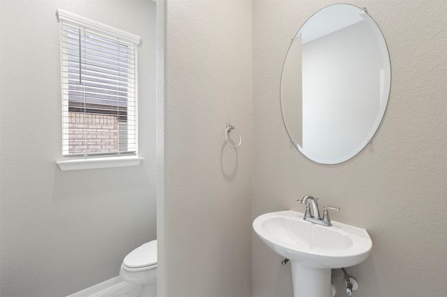 Half bathroom | Image 4