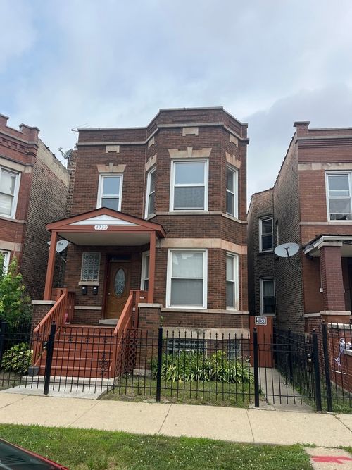 2-4732 W Congress Pkwy, Chicago, IL, 60644-4910 | Card Image
