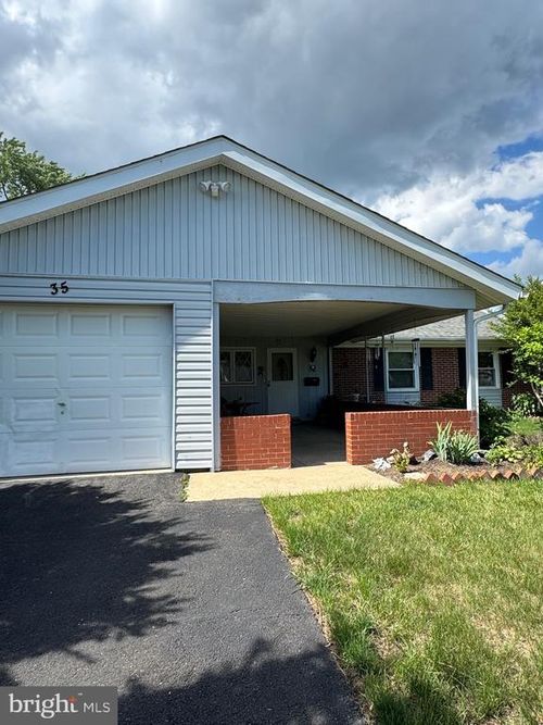 35 Stonehaven Ln, Willingboro, NJ, 08046-1422 | Card Image