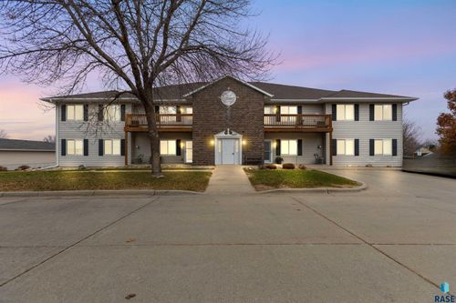 203-3300 W Miles Pl Place, Sioux Falls, SD, 57108 | Card Image