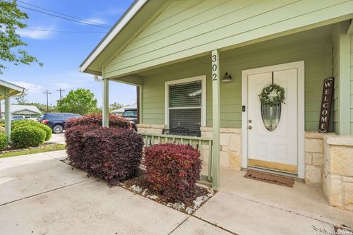 302-121 S Plant Ave, Boerne, TX, 78006-2120 | Card Image