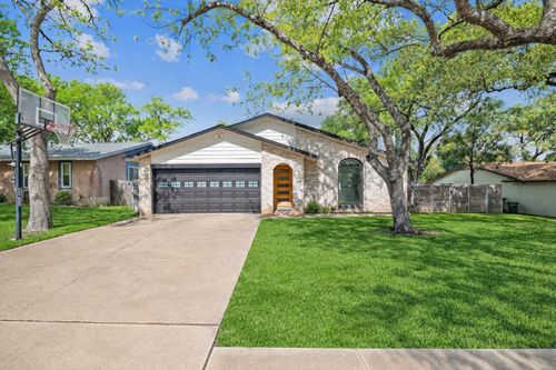 7504 Whispering Oaks Dr, Austin, TX, 78745-5934 | Card Image