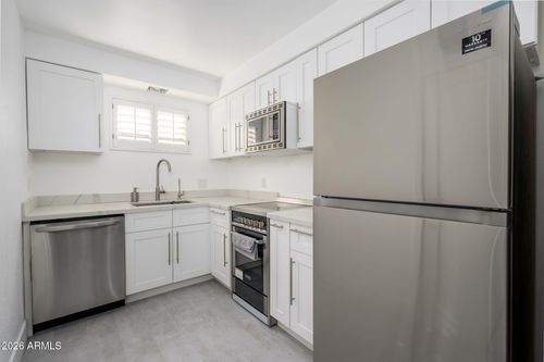 b-1004 E Osborn Rd, Phoenix, AZ, 85014-5223 | Card Image