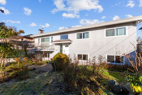6771 Winch St, Burnaby, BC, V5B2L7 | Card Image