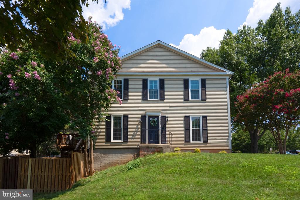 Bermuda Green Ct, Alexandria, VA 22312