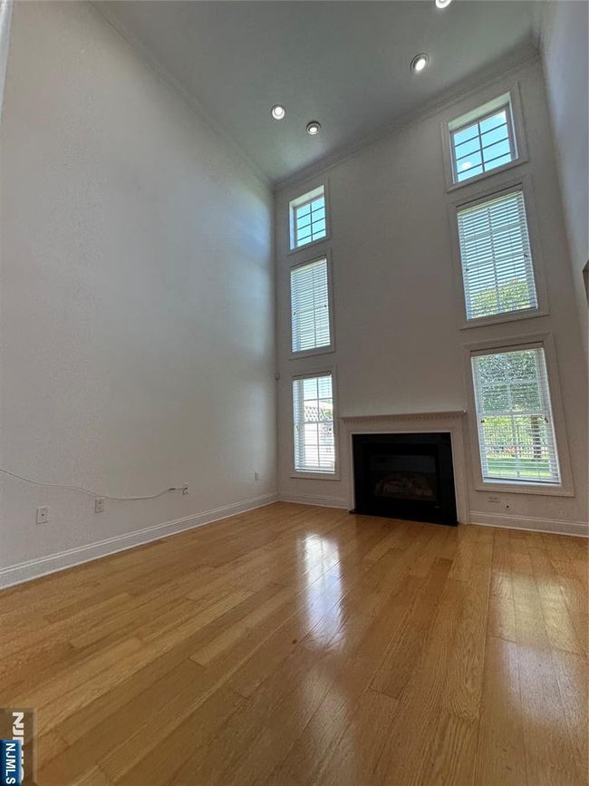 35 Magnolia Way, House attached with 3 bedrooms, 3 bathrooms and null parking in North Haledon NJ | Image 8