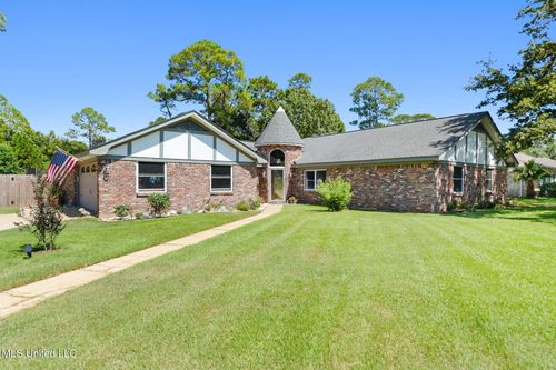 208 Glen Eagles Dr, Ocean Springs, MS, 39564-9041 | Card Image