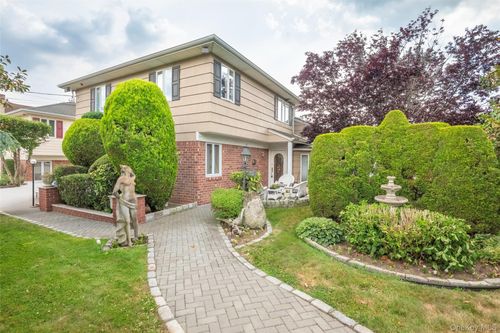 52-04 Redfield St, Douglaston, NY, 11362 | Card Image