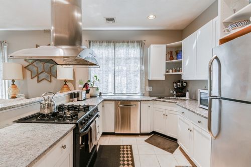 apt-3-557 Salem St, Malden, MA, 02148-4389 | Card Image