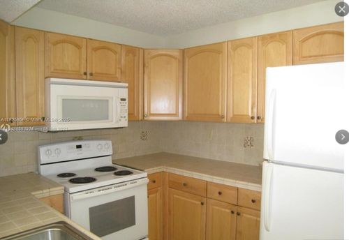 apt-201-250 Palm Cir W, Pembroke Pines, FL, 33025-1189 | Card Image