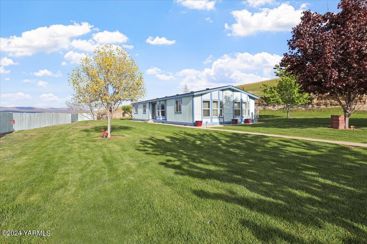 Desiree Ln, Moxee, WA 98936
