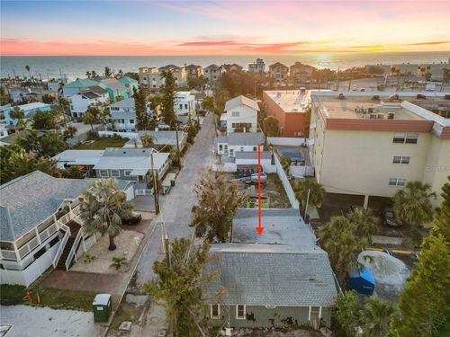 150 95th Ave, TREASURE ISLAND, FL, 33706-3326 | Card Image