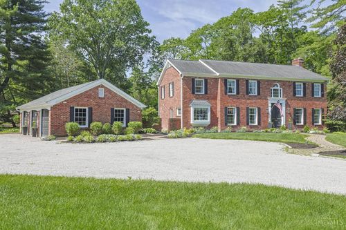 8305 Old Hickory Dr, Cincinnati, OH, 45243-1440 | Card Image