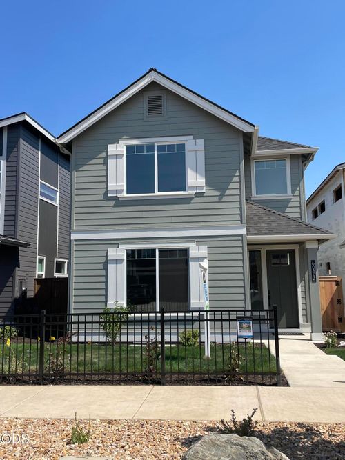 60844 Se Epic Pl, Bend, OR, 97702-3926 | Card Image