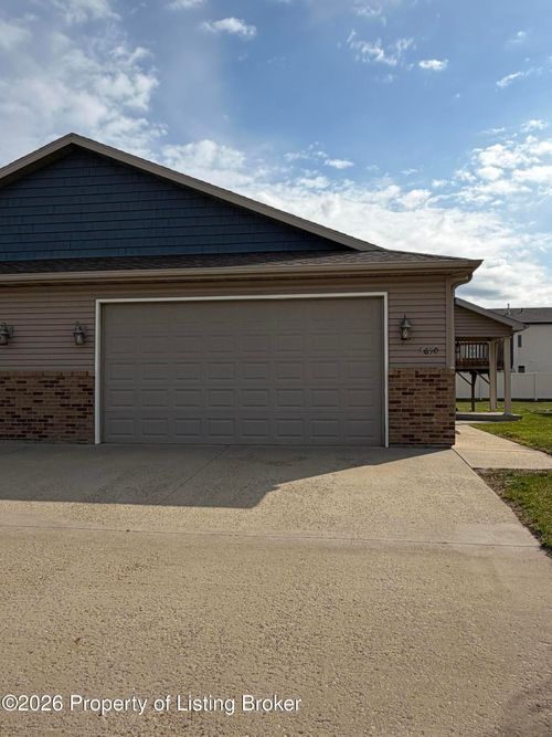 2650 Dakota Blvd, Dickinson, ND, 58601-2508 | Card Image