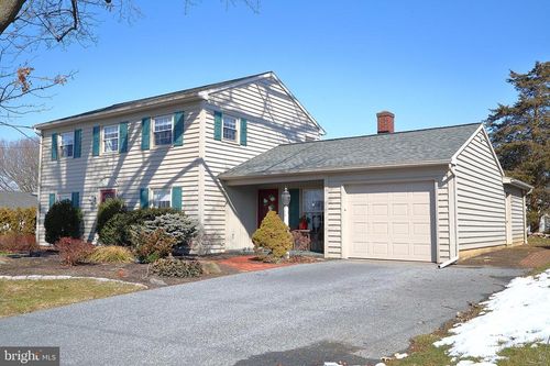 250 Julia Ave, Strasburg, PA, 17579-1313 | Card Image