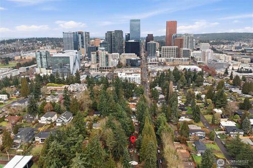 339 108th Ave Se, Bellevue, WA, 98004-6208 | Card Image