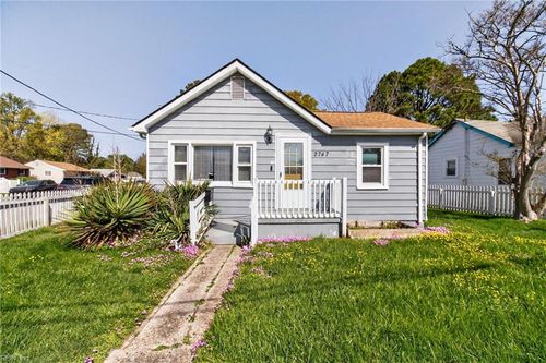 2747 Jamestown Ave, Hampton, VA, 23661-2039 | Card Image
