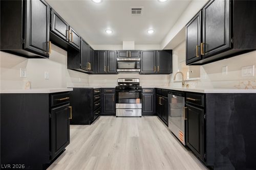 132-1751 E Reno Ave, Las Vegas, NV, 89119-2182 | Card Image