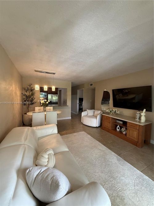 apt-315-6950 W 6th Ave, Hialeah, FL, 33014-4891 | Card Image