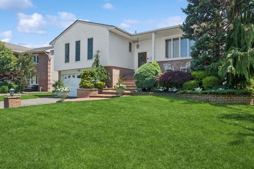 2092 Vine Dr, Merrick, NY, 11566-5510 | Card Image