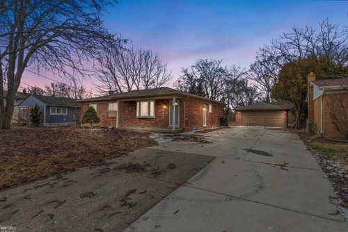 5093 Northlawn Dr, Sterling Heights, MI, 48310-6620 | Card Image