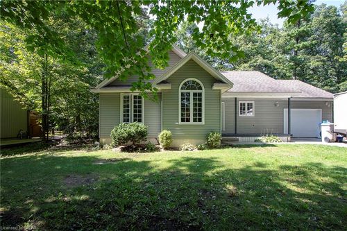 8350 Oakwood Dr, Grand Bend, ON, N0M1T0 | Card Image