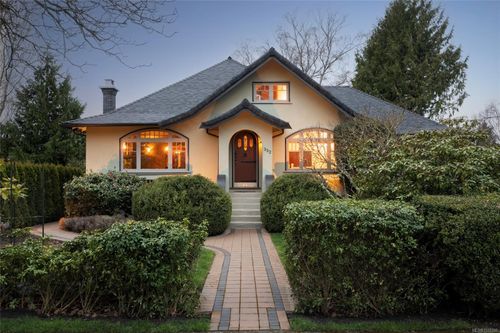 332 Irving Rd, Victoria, BC, V8S4A2 | Card Image