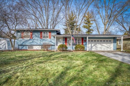 9 Circle Drive W, Montgomery, IL, 60538 | Card Image