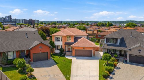 15 Talia Crt, Hamilton, ON, L8E4X8 | Card Image