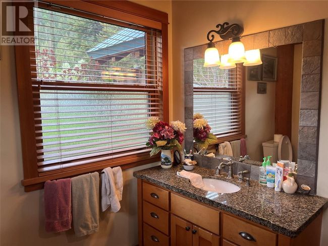 130 8 Th St, House other with 2 bedrooms, 3 bathrooms and null parking in Kaslo BC | Image 44