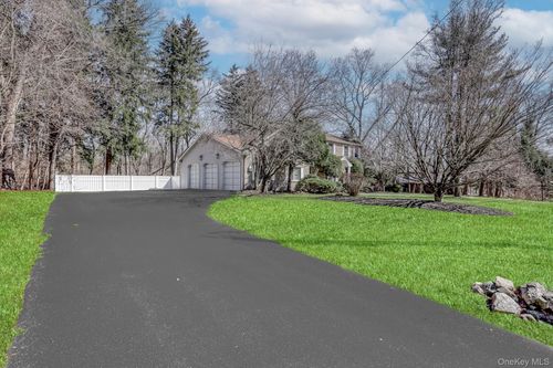 4 Kings Gate Rd, Suffern, NY, 10901-3111 | Card Image