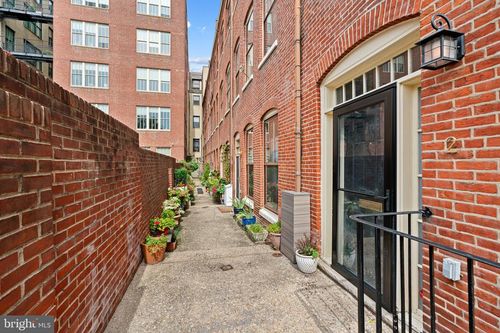 2 Willings Alley Mews, PHILADELPHIA, PA, 19106-3827 | Card Image
