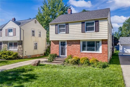 4527 Laurel Rd, South Euclid, OH, 44121-3913 | Card Image