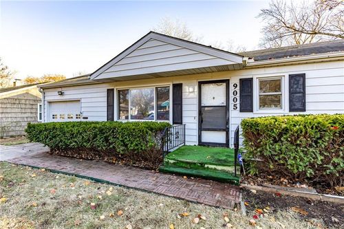 9005 74th St, Raytown, MO, 64133-6428 | Card Image