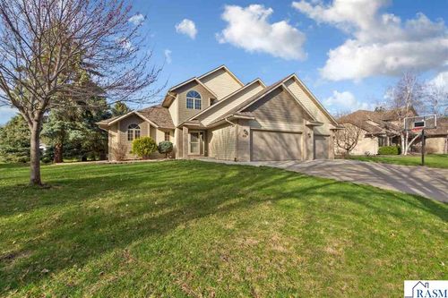 1526 Castle Dr, North Mankato, MN, 56003-1501 | Card Image