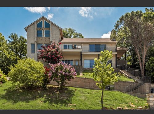 1803 Old Oak Dr, Arlington, TX, 76012-5628 | Card Image