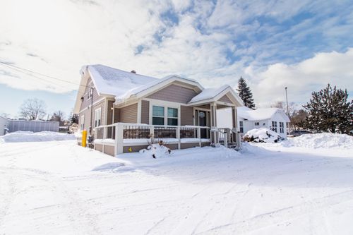 5356 Plainfield Ave Ne, Grand Rapids, MI, 49525-1045 | Card Image