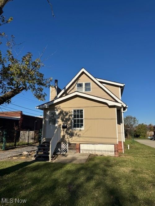 1345 E 289th St, Wickliffe, OH, 44092-2350 | Card Image