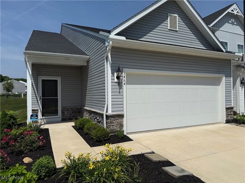 3464 Magnolia Ln, Uniontown, OH, 44685-8133 | Card Image