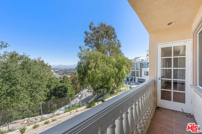 3962 Oakfield Dr, House other with 5 bedrooms, 5 bathrooms and 2 parking in Sherman Oaks CA | Image 4