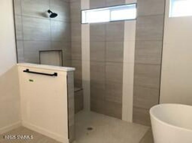 3676 master shower new | Image 10