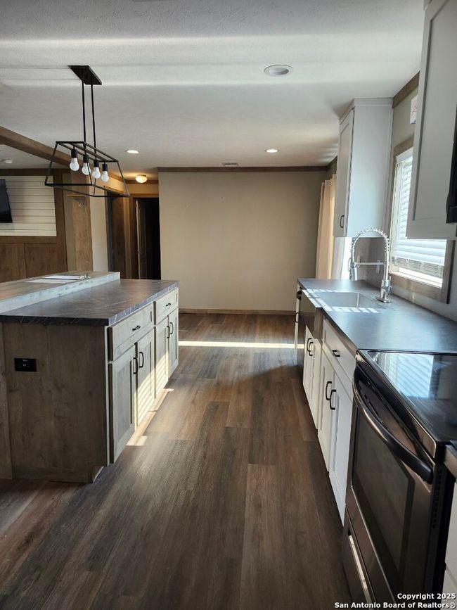 694 Las Palomas Dr, House other with 3 bedrooms, 2 bathrooms and null parking in Lytle TX | Image 10
