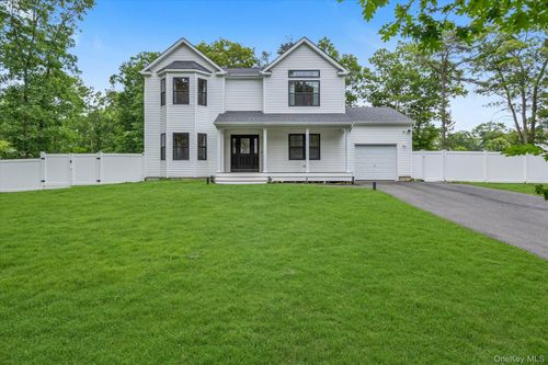 135 Elizabeth Way, Ridge, NY, 11961-2976 | Card Image