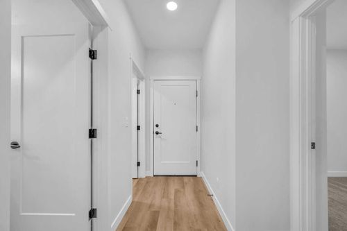 212-660 Shawnee Sq Sw, Calgary, AB, T2Y0X6 | Card Image